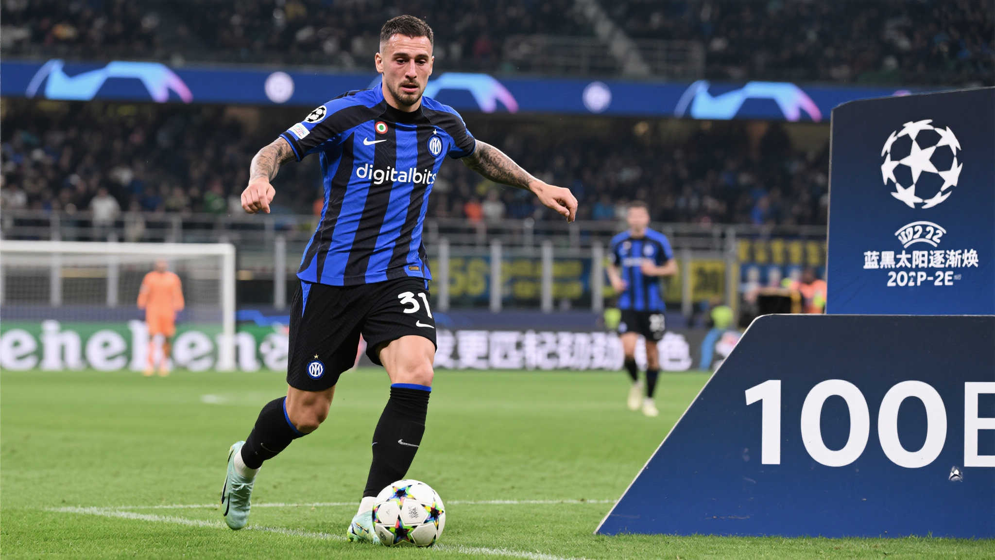 意大利球队在欧洲赛场积分榜:国际米兰居首,AC米兰位列第三 近年来以续约核心明星成功保持阵容完整令“蓝黑太阳逐